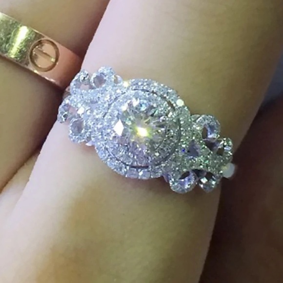 New Women’s 925 Silver Round Cut Diamond Ring - Picture 5 of 6